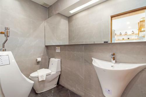 Stylish 2-villa Combination By Hi At Home