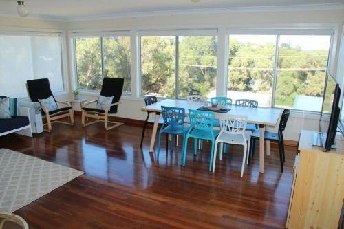 The Beach Shack - Ocean Views, Close To The Beach