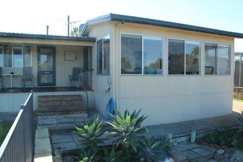 The Beach Shack - Ocean Views, Close To The Beach