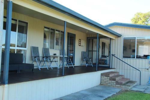 The Beach Shack - Ocean Views, Close To The Beach