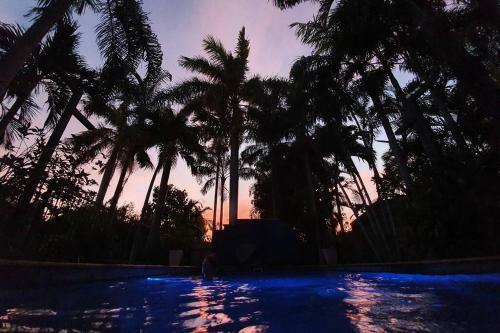 Sunset View Broome - Family Poolside Retreat