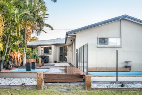 Apurla Hervey Bay - Located At The Point