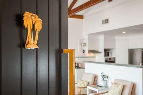 Twin Palms Lennox - Centrally Located With Ocean Views.