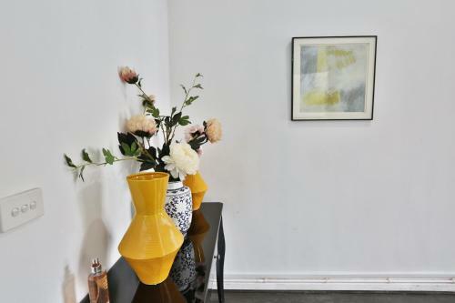Surrey Hill Elgence And Refined House