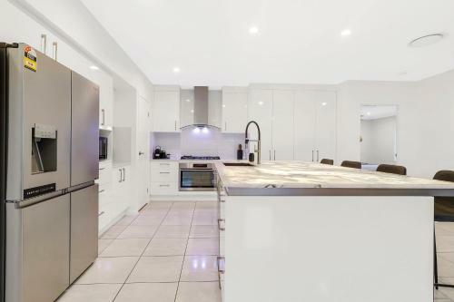 Luxury 5br Home With Magnesium Pool & Spa With Water Views
