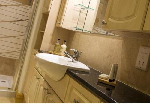 Hostal Sutherlands Guest House