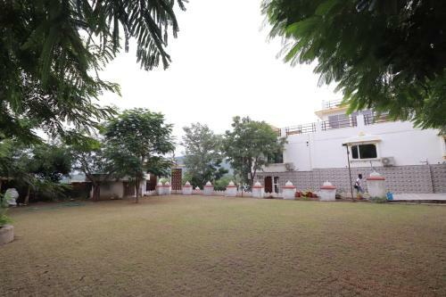 Hotel The Lavit Malhar Inn