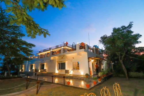 Hotel The Lavit Malhar Inn