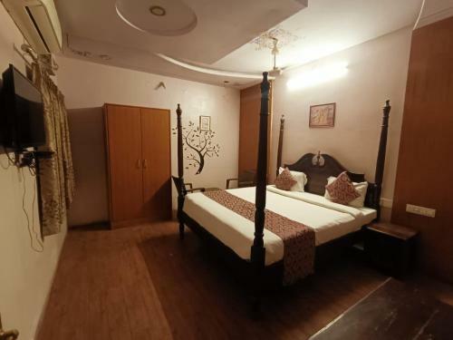 Hotel The Ishani Vilas