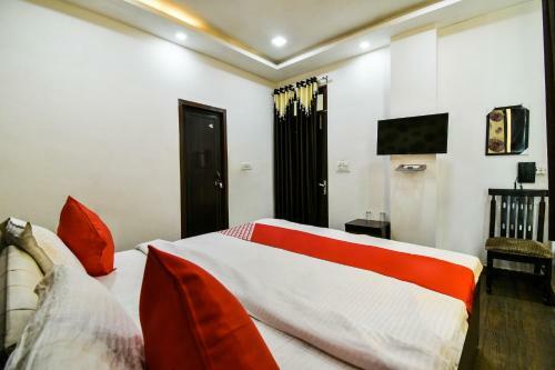 Oyo 40182 Hotel Apple Inn