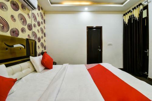 Oyo 40182 Hotel Apple Inn