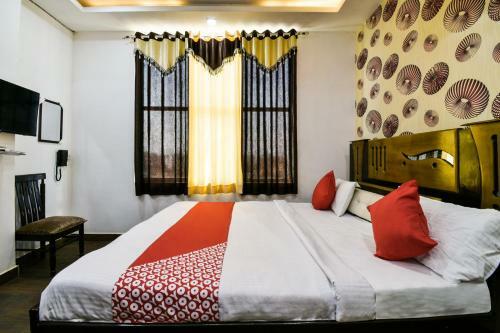 Oyo 40182 Hotel Apple Inn