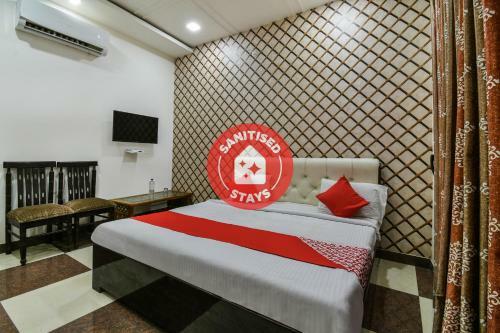 Oyo 40182 Hotel Apple Inn