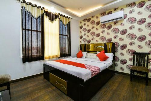 Oyo 40182 Hotel Apple Inn