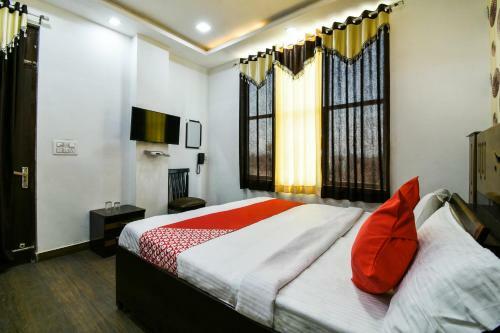 Oyo 40182 Hotel Apple Inn