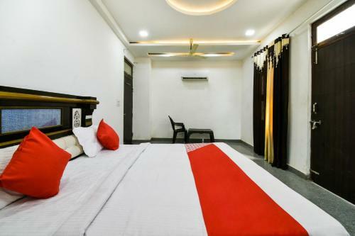 Oyo 40182 Hotel Apple Inn