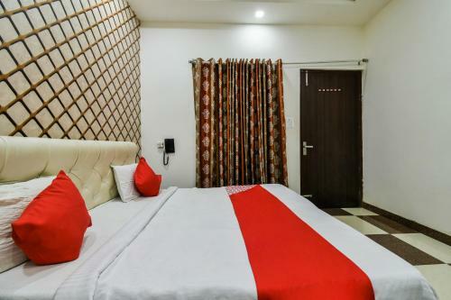 Oyo 40182 Hotel Apple Inn