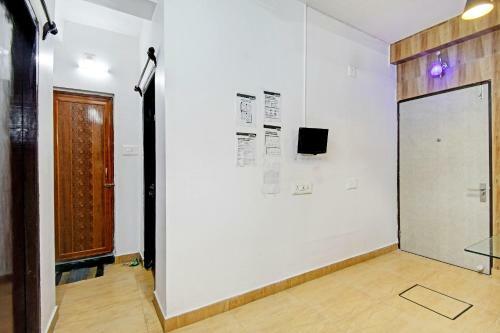 Hostal Oyo 80645 Rose Inn