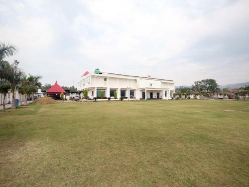 Hotel Oyo 12766 Nimantran Resort
