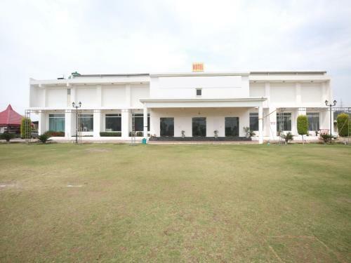 Hotel Oyo 12766 Nimantran Resort