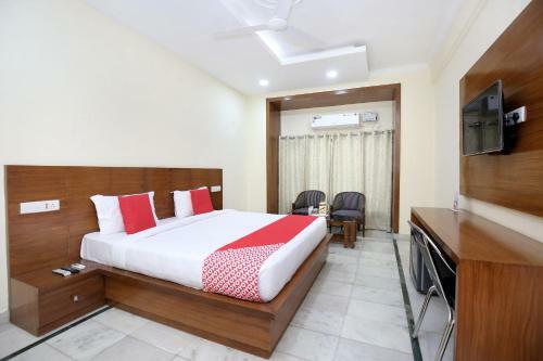 Capital O 12767 Hotel Grand Chinar