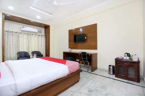Capital O 12767 Hotel Grand Chinar