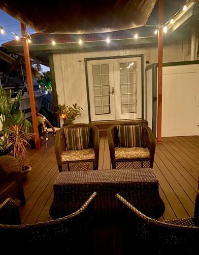 Vintage Lahaina Home-a Place Where Memories Meet History.
