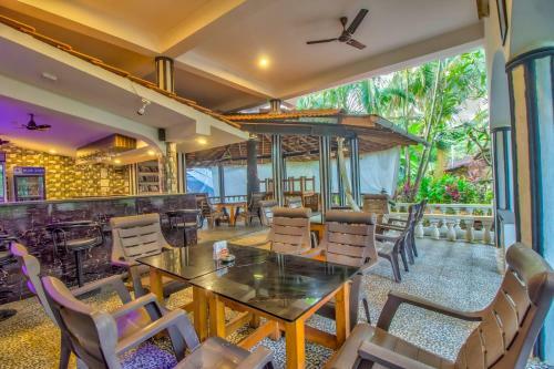 Hostal Hotel Frank's Baga Beach