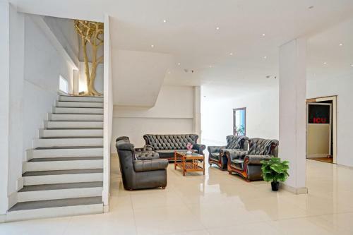Hotel Capital O 86893 Vazhakkala Residency