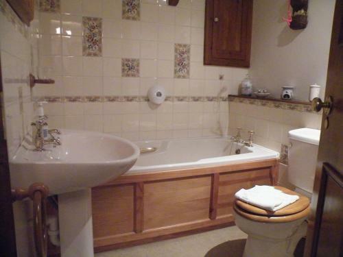 Hostal Burton Farmhouse B&B