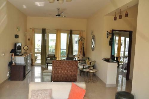 Hostal Luxurious Affordable Serviced Apt Parichowk/expomart/expressway Noida