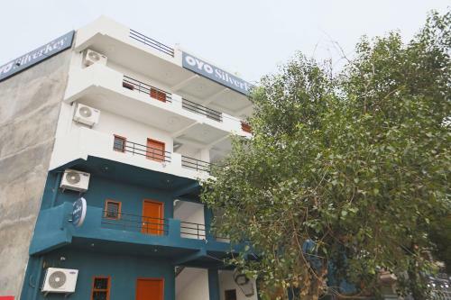 Oyo Flagship 77712 New Hotel Royal King 2