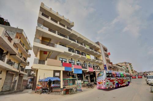 Hotel Spot On 82185 Noida House