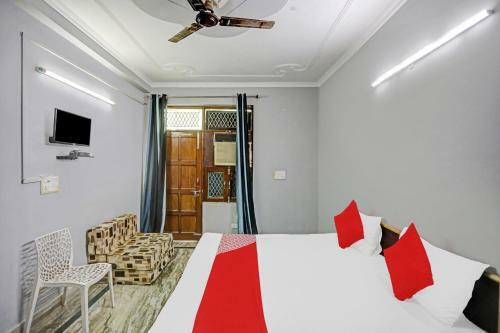 Hotel Oyo 82128 Golden Regency