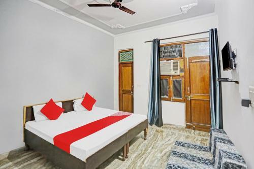 Hotel Oyo 82128 Golden Regency