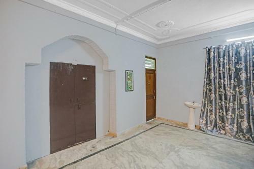 Hotel Oyo 82128 Golden Regency