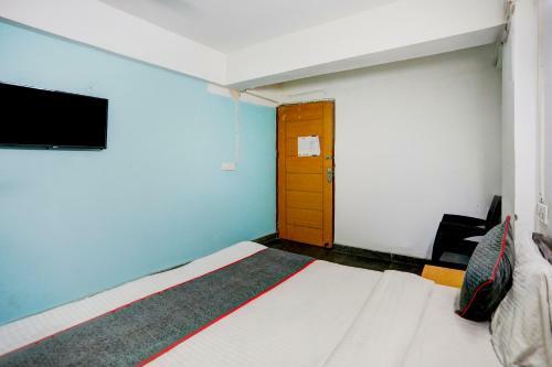 Collection O 82470 Hotel Rent Abode Aone Inn