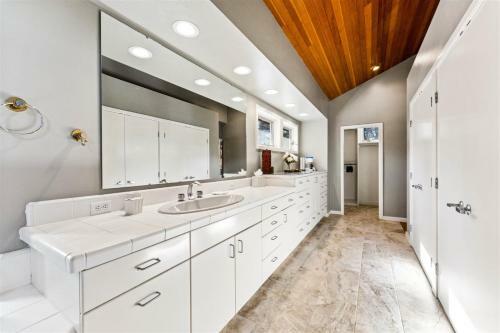 Executive Living Experience Peace And Prestige