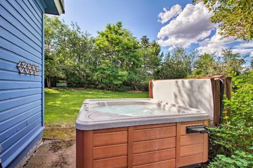 Cozy Home With Hot Tub Half Mi To Salmon River!