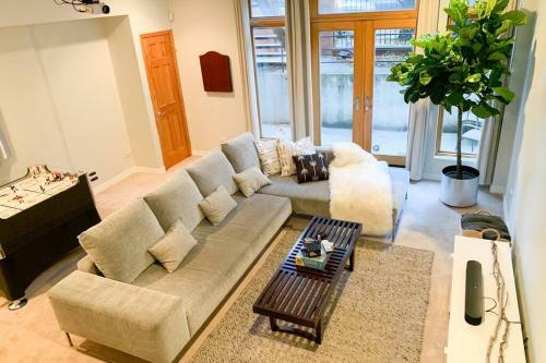 Apartamento Stylish + Spacious Home Great For Hosting