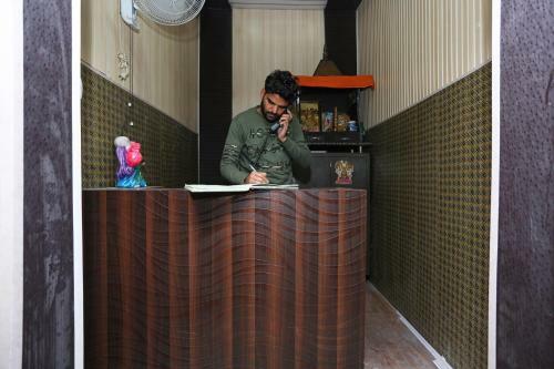Oyo 28227 Hotel Abhinandan