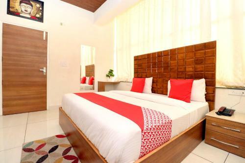 Oyo 28142 Hotel Sharrytel