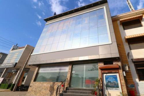 Oyo 28142 Hotel Sharrytel