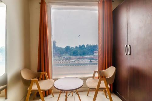 Fabhotel Nido Residency - Fully Vaccinated Staff