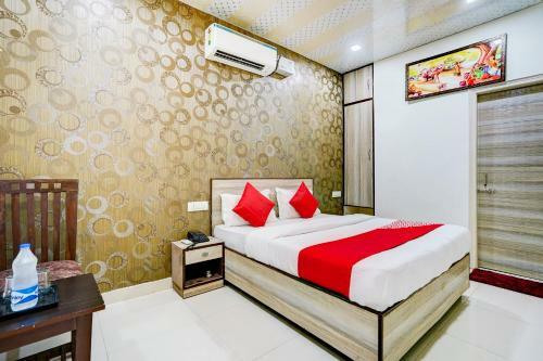 Oyo 81853 Hotel G Plaza