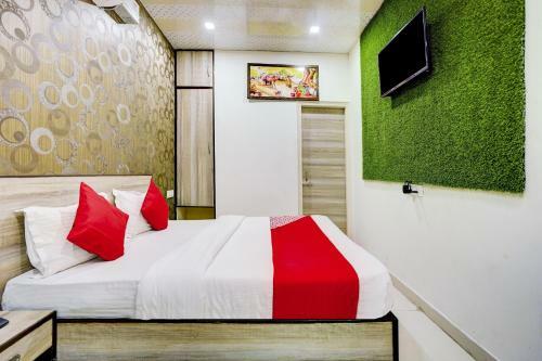 Oyo 81853 Hotel G Plaza