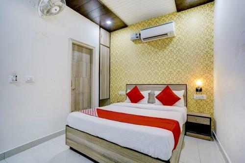 Oyo 81853 Hotel G Plaza