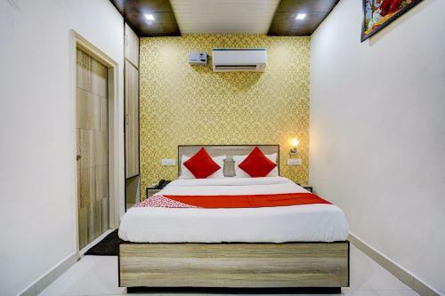 Oyo 81853 Hotel G Plaza