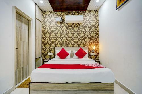 Oyo 81853 Hotel G Plaza