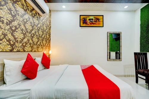 Oyo 81853 Hotel G Plaza
